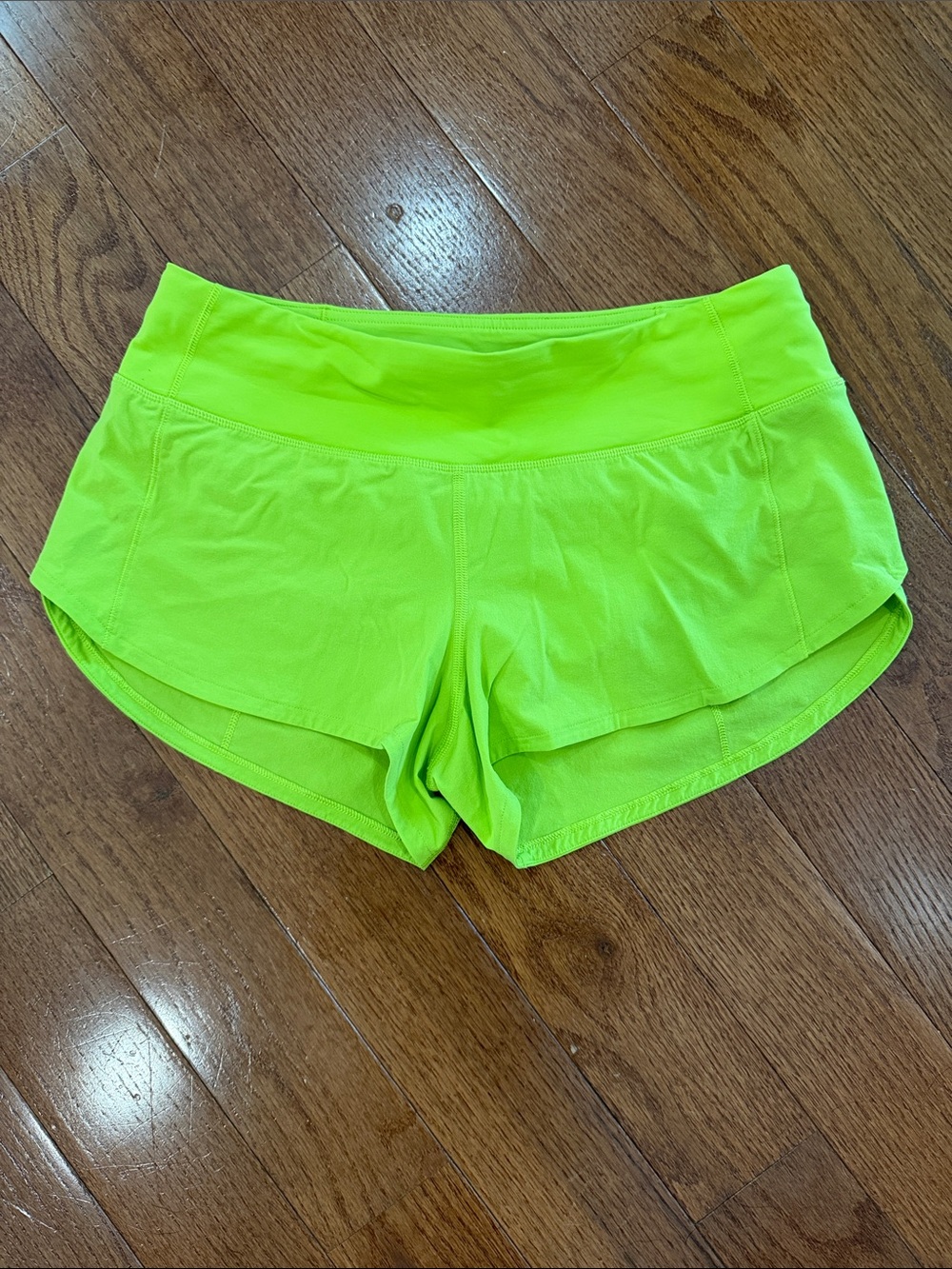 Lululemon Speed Up 2.5” size 4 Neon Lime Athletic Shorts